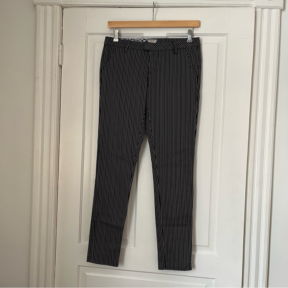 Volcom Black and Grey Stripped Pants | 9/29